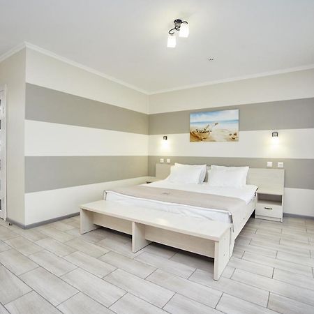 Family Hotel Happy Inn Zatoka Ngoại thất bức ảnh