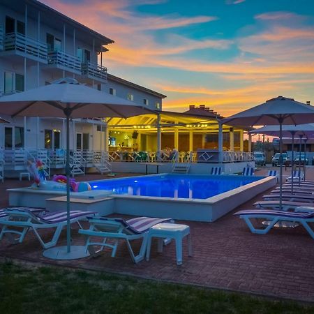 Family Hotel Happy Inn Zatoka Ngoại thất bức ảnh