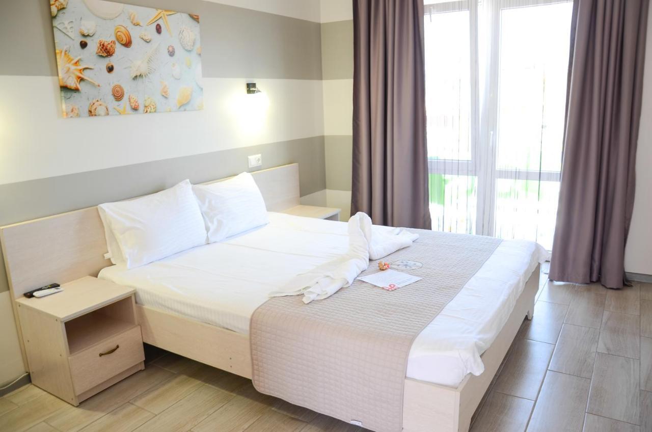 Family Hotel Happy Inn Zatoka Ngoại thất bức ảnh