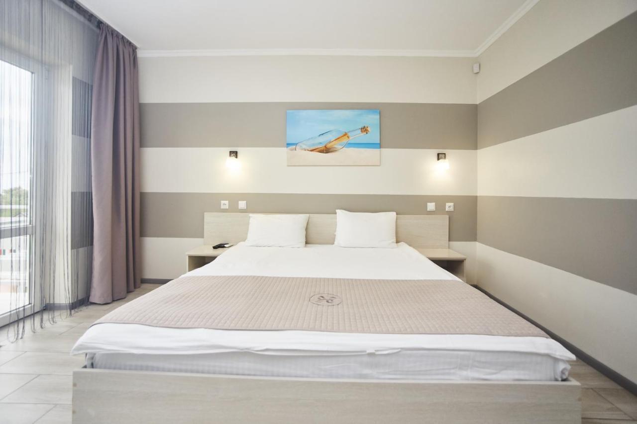 Family Hotel Happy Inn Zatoka Ngoại thất bức ảnh