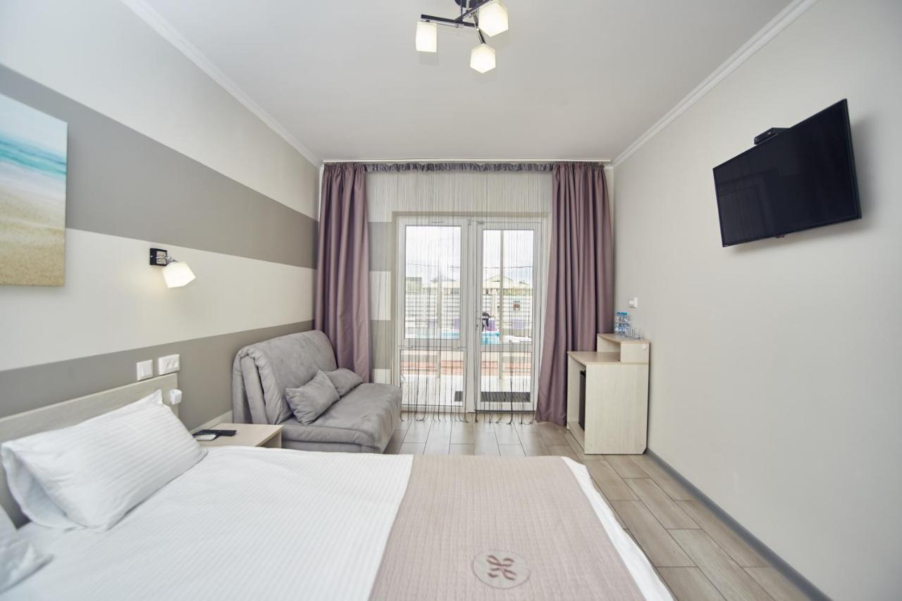 Family Hotel Happy Inn Zatoka Ngoại thất bức ảnh