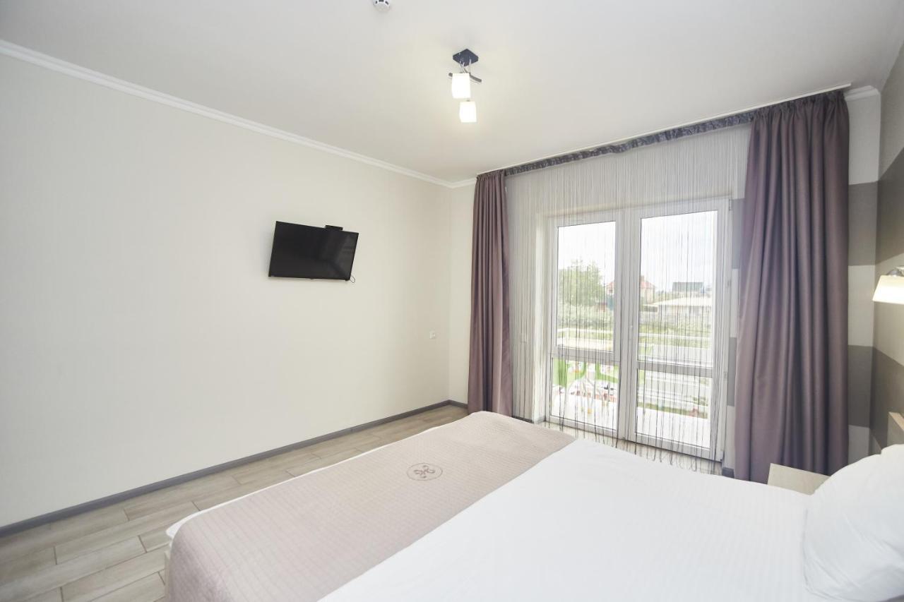 Family Hotel Happy Inn Zatoka Ngoại thất bức ảnh