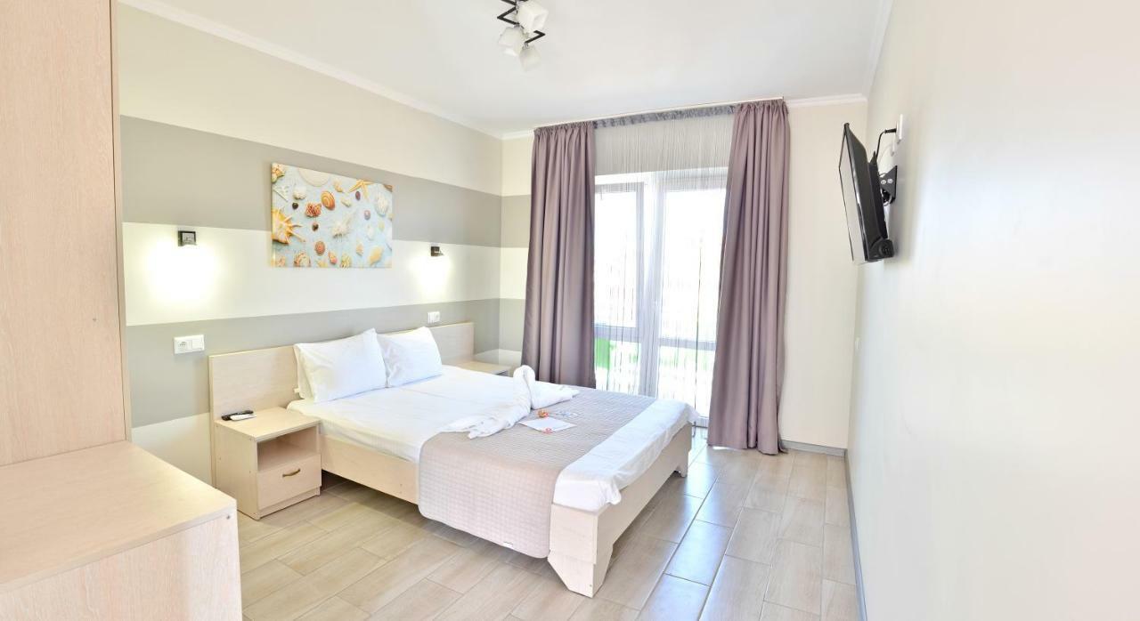 Family Hotel Happy Inn Zatoka Ngoại thất bức ảnh